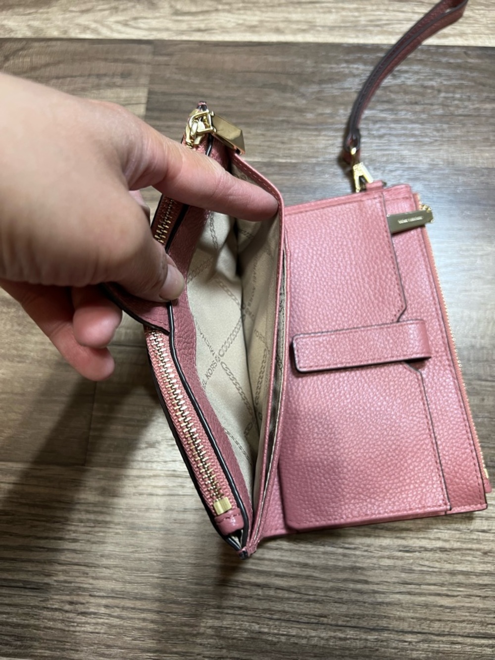 Michael Kors Pink Leather Large Wristlet bifold Wallet - Picture 7 of 9